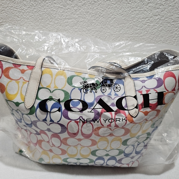 Coach City Tote in Rainbow Signature Canvas - Picture 2 of 4